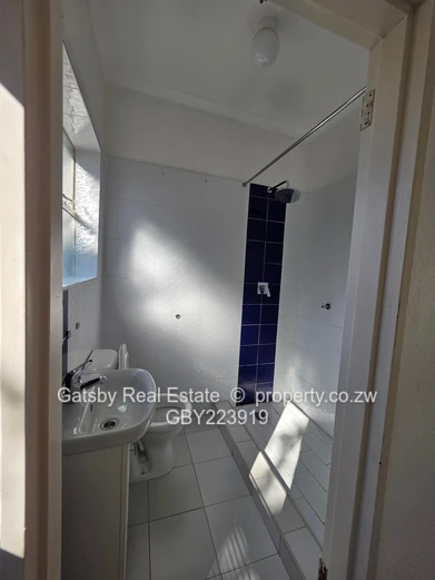 Charming 2-Bed Garden Flat in Greendale North with Pool & Solar (immediately available)