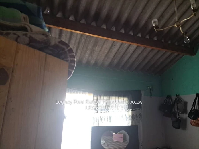 Budiriro 4 – 6-Bedroom Fixer-Upper for Sale