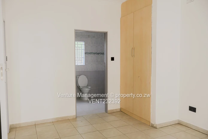 Cozy Renovated 3 Bedroom Garden Flat with Parking