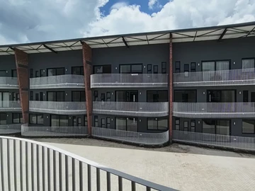 2 Bedroom Flat & Apartment