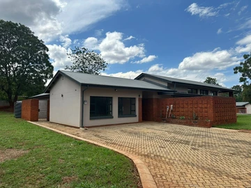 4 Bedroom Flat & Apartment