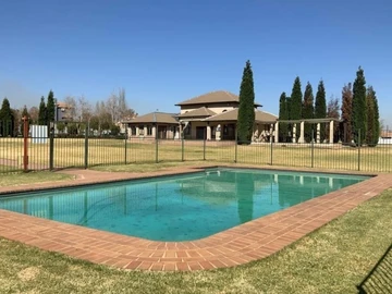 3 Bedroom Flat & Apartment