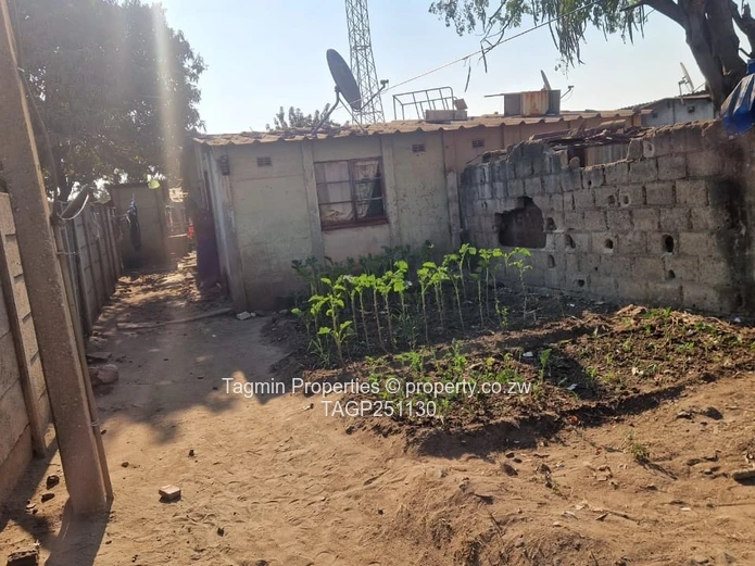 *RESIDENTIAL HOUSE FOR SALE - HIGHFIELD WESTERN TRIANGLE, HARARE*  *Property Details:* - *Stand Size