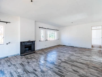 4 Bedroom Flat & Apartment