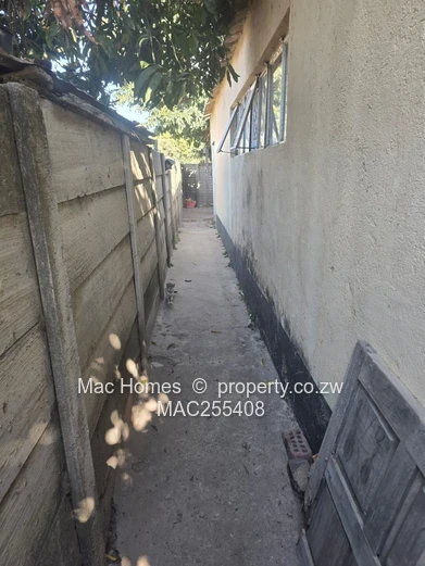 3-Bedroom House For Sale – Zengeza 1, Chitungwiza (Sole Mandate)