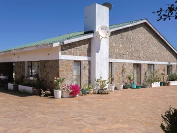 6 Bedroom House