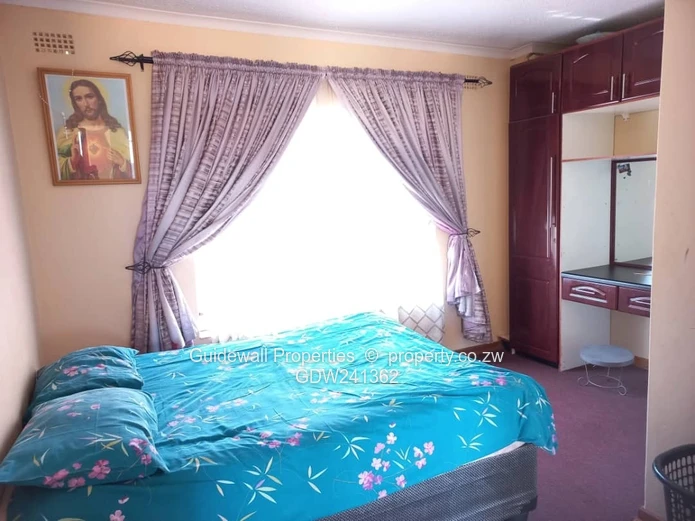 Spacious 6 bed double storey for sale in Glenlorne