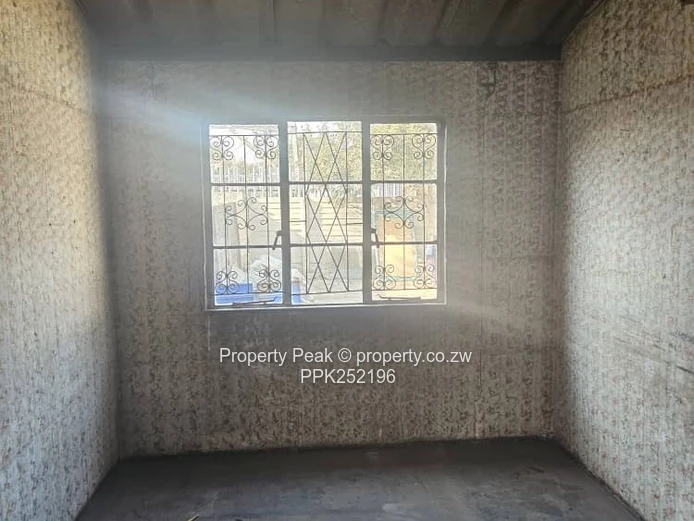 Glen Norah Main Road 2-Bed Home — Walled Yard, Good ZESA