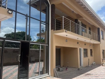 3 Bedroom Flat & Apartment