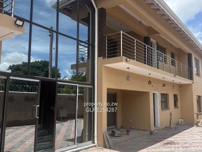 Bright 3-Bed Mabelreign Flat 