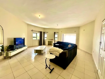 5 Bedroom Flat & Apartment