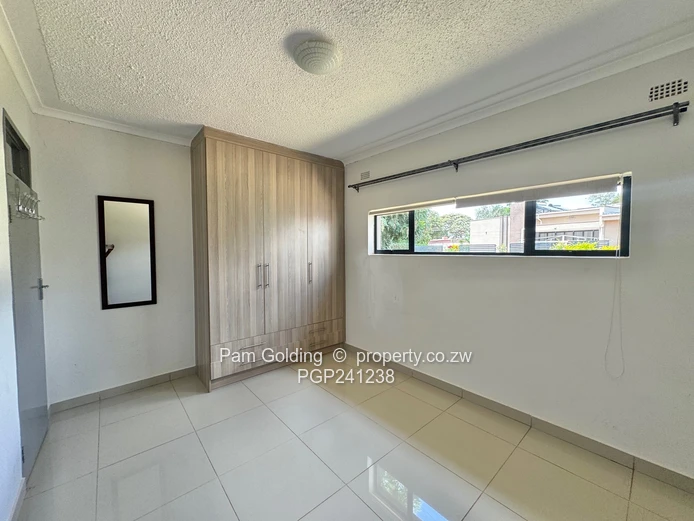 Upmarket Townhouse - Helensvale 