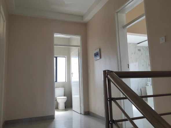 4 Bedroom Flat & Apartment