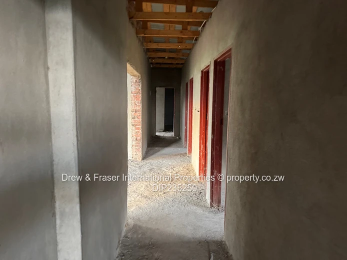 Unfinished 3-Beds house for sale in Mabvazuva