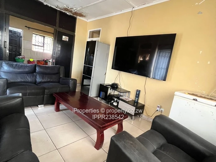 3,300sqm Stand with Title Deeds and Serviced 3-Bedroom Cottage