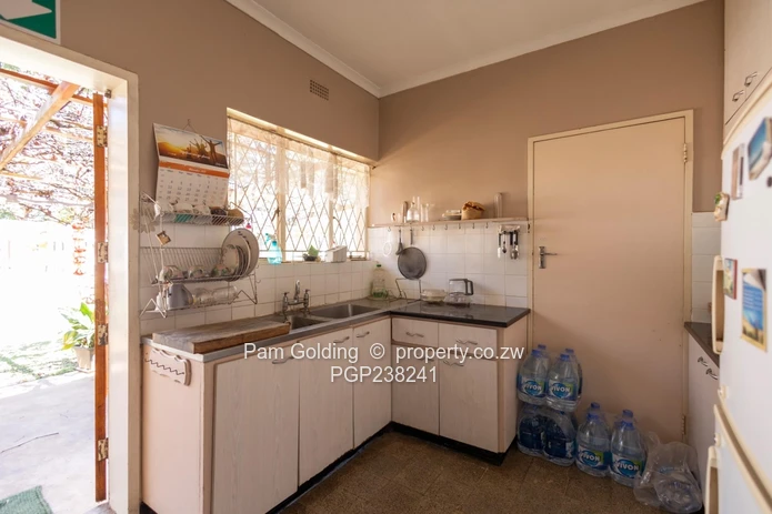 Spacious Home On 1 Acre