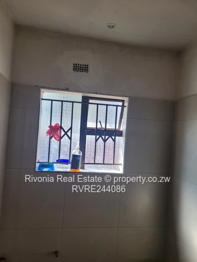 Neat 5beds on 300sqm Budiriro 3