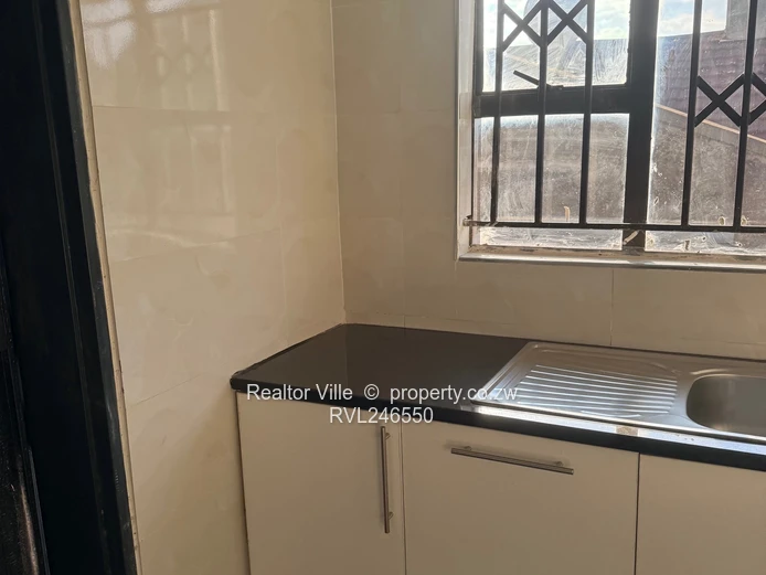 Recently built Morden 3 bedroomed house to let (Sole Mandate)