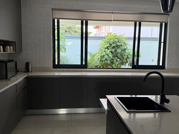 6 Bedroom House