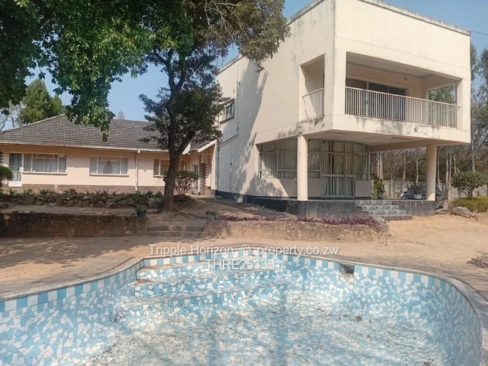 Ballantyne Park: 5-Bed Family Home with Pool & Borehole