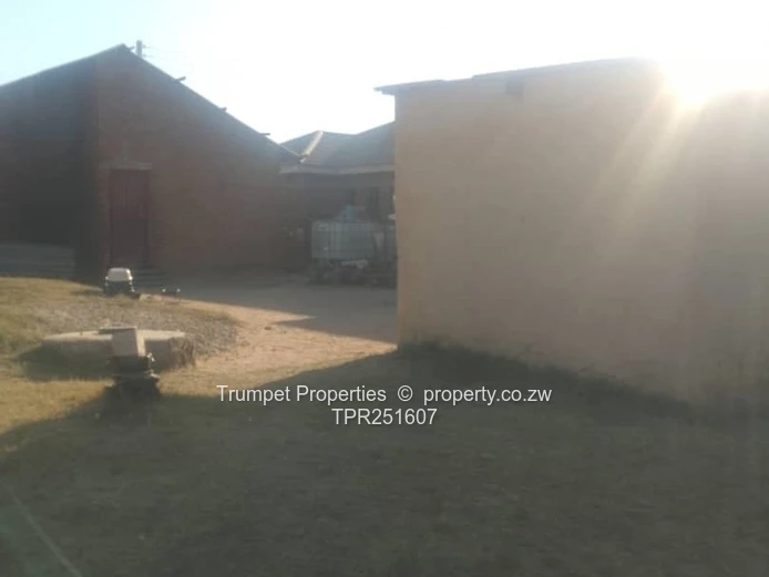 3-Bed Brick Home with Spacious Yard & ZESA in Budiriro