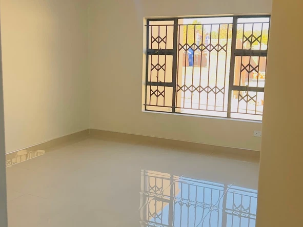 4 Bedroom Flat & Apartment