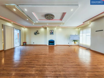 6 Bedroom House