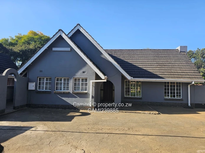 Borrowdale:Perfectly located home 4 beds main en-suite clean title deed