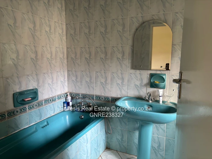 5 bedroom home on the fairway in the prestigious Brooke Golf Estate  (Sole Mandate)