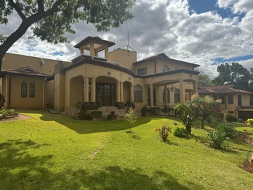 6 Bedroom House