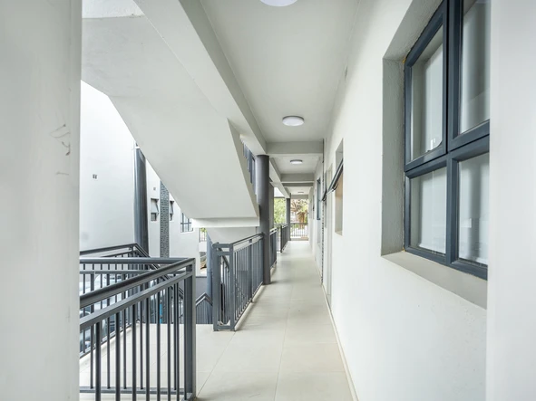 2 Bedroom Flat & Apartment