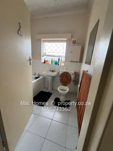 Avonlea 3-Bed Duplex Apartment - Borehole & Garden