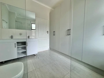 2 Bedroom Flat & Apartment