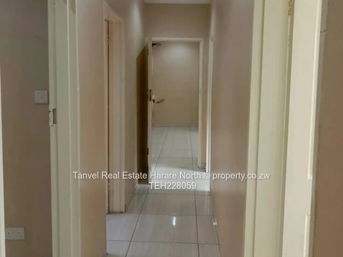 A Captivating house in Aspindale park With 4 beds,mes,lounge, dining,modern fitted kitchen.