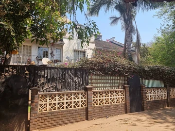 2 Bedroom Flat & Apartment