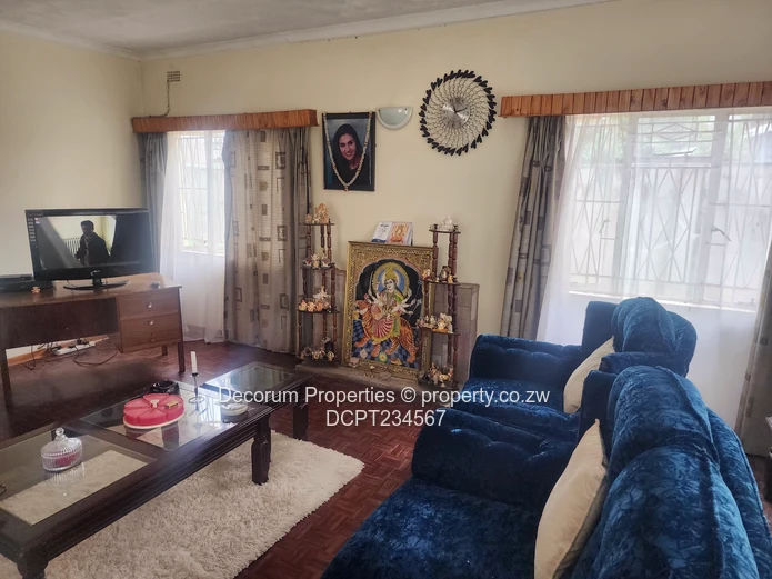 4-Bed Emerald Hill Home on 2030m² with Borehole & Driveway