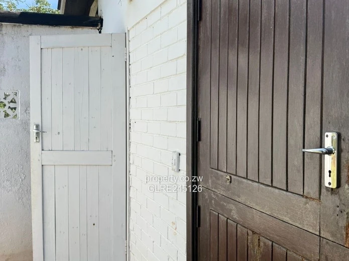 Spacious 5-Bed Greystone Park Home with Pool & Borehole