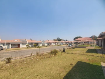 4 Bedroom Flat & Apartment