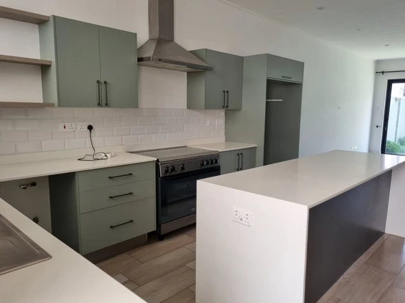 2 Bedroom Flat & Apartment