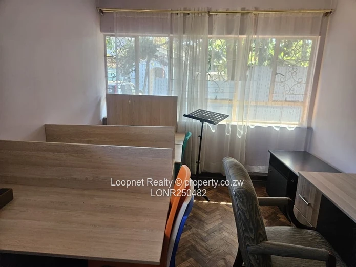 Spacious 300 sqm Office on 500 sqm with Borehole – Eastlea