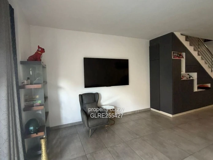 Modern Avondale 3BR Flat — Pool, Borehole & Gym