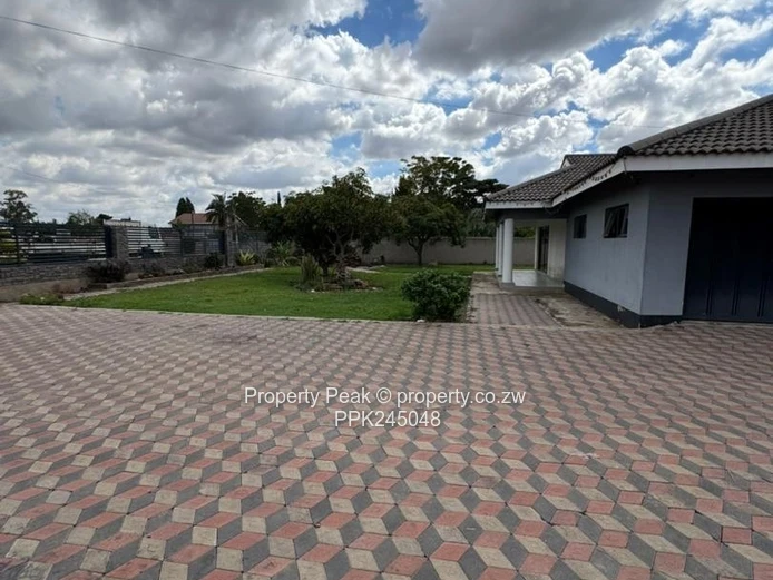 Beautiful Hatfield 5-Bed Home on 1,870m² — Solar System, Borehole