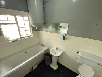 2 Bedroom Flat & Apartment