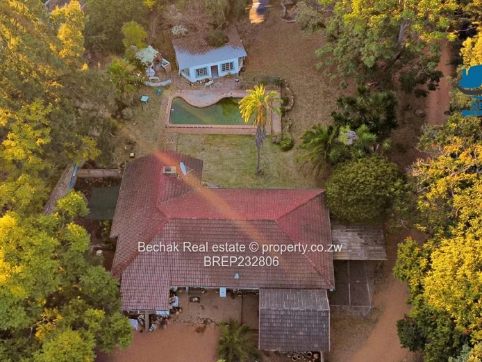 Hillside 3-Bed Home on 4047m² - Pool & Borehole