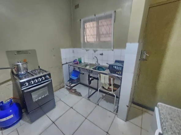 2 Bedroom Flat & Apartment