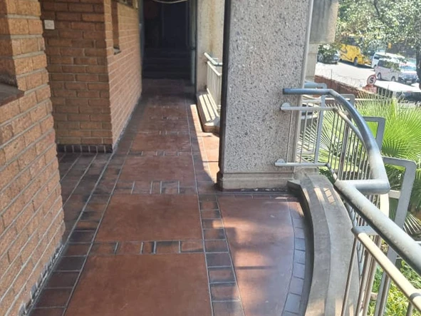 2 Bedroom Flat & Apartment