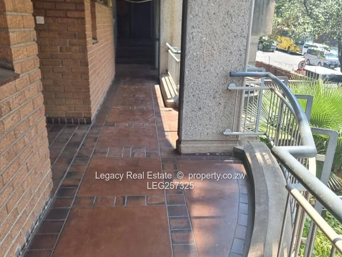 Avenues CBD 2-Bed Flat — Balcony, Parking & Fitted Kitchen
