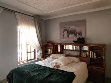 6 Bedroom House