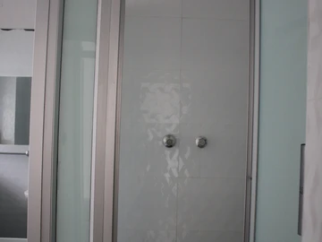 2 Bedroom Flat & Apartment