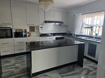 5 Bedroom House